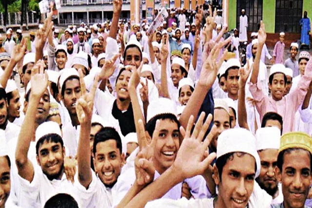 রেজাল্ট পেয়ে উৎসিত পরীক্ষার্থীদের একাংশ